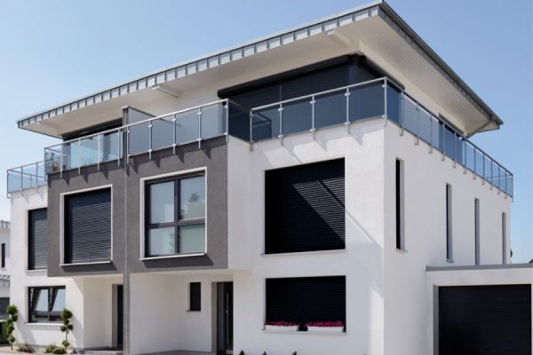 Haus mit Neubaurollladen
