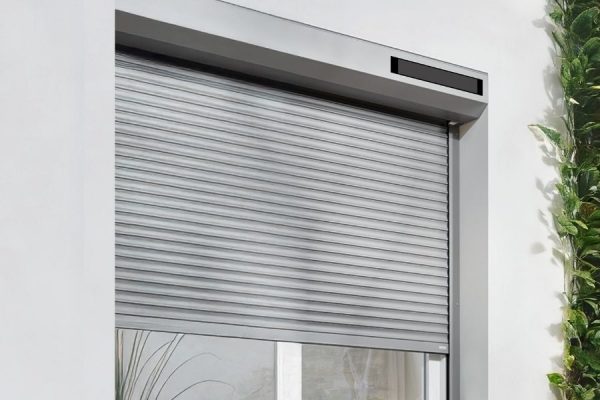 Solarbetriebener Vorbaurollladen